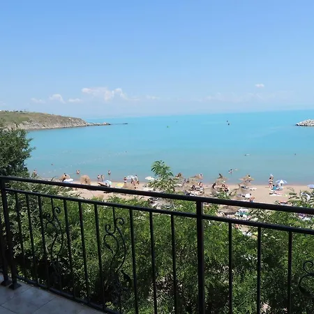 Casa de hóspedes лазурен бряг 2*